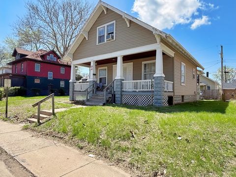 Tiny photo for 1212 Glenhurst Court, Rock Island, IL 61201 (MLS # 12622818)