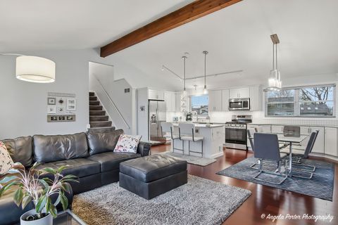 Tiny photo for Lindenhurst, IL 60046 (MLS # 12610937)