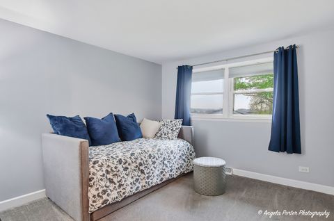 Tiny photo for Lindenhurst, IL 60046 (MLS # 12610937)