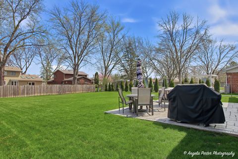 Tiny photo for Lindenhurst, IL 60046 (MLS # 12610937)