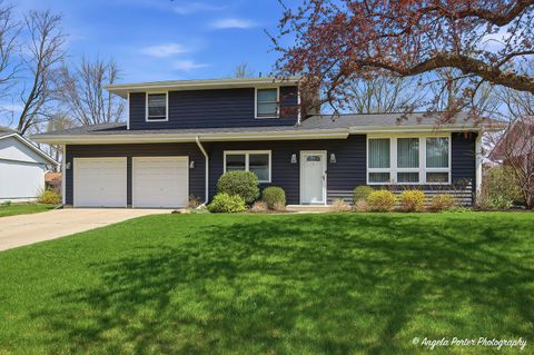 Photo of Lindenhurst, IL 60046 (MLS # 12610937)