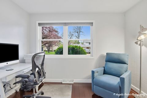 Tiny photo for Lindenhurst, IL 60046 (MLS # 12610937)