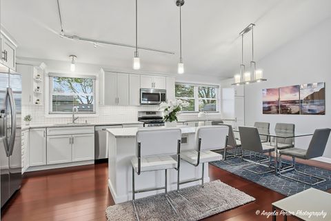Tiny photo for Lindenhurst, IL 60046 (MLS # 12610937)
