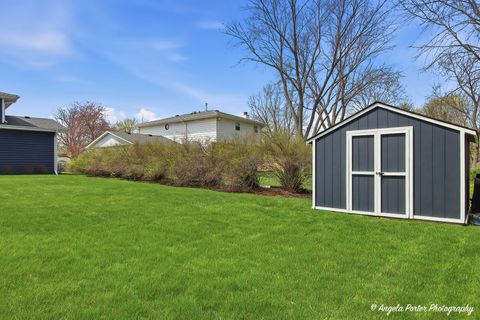Tiny photo for Lindenhurst, IL 60046 (MLS # 12610937)