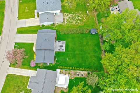 Tiny photo for Lindenhurst, IL 60046 (MLS # 12610937)