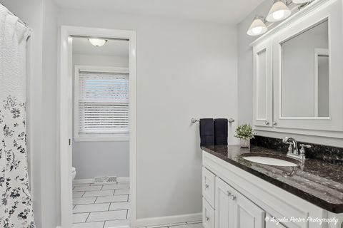 Tiny photo for Lindenhurst, IL 60046 (MLS # 12610937)