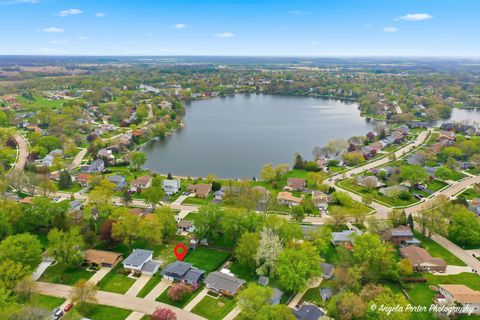 Tiny photo for Lindenhurst, IL 60046 (MLS # 12610937)