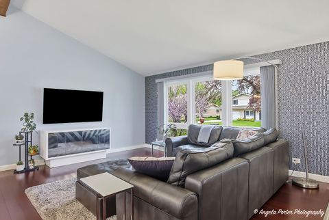 Tiny photo for Lindenhurst, IL 60046 (MLS # 12610937)