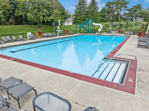 Tiny photo for 2016 Midwest club Parkway, Oak Brook, IL 60523 (MLS # 12580227)