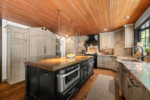 Tiny photo for 3 Old Hunt Road, Northfield, IL 60093 (MLS # 12734478)