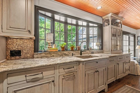 Tiny photo for 3 Old Hunt Road, Northfield, IL 60093 (MLS # 12734478)
