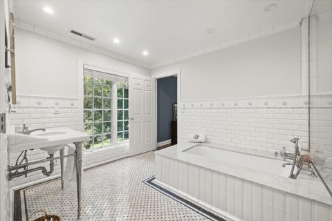 Tiny photo for 3 Old Hunt Road, Northfield, IL 60093 (MLS # 12734478)