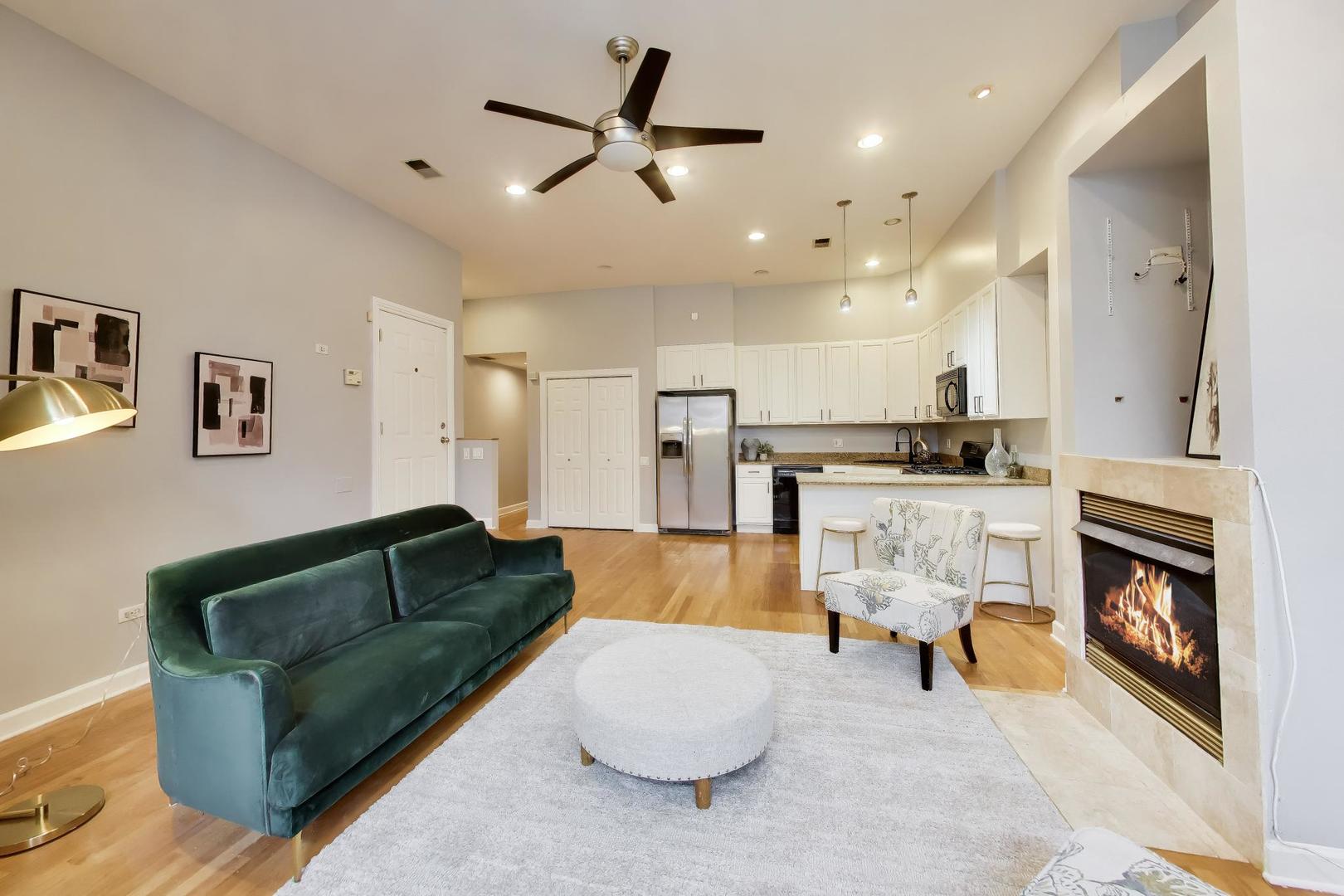 2629 N ASHLAND Avenue 1B