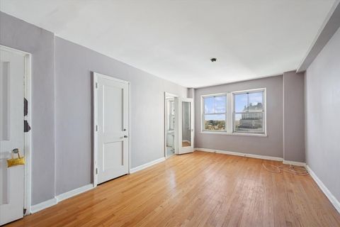 Tiny photo for 5555 N SHERIDAN Road #1504, Chicago, IL 60640 (MLS # 12507816)