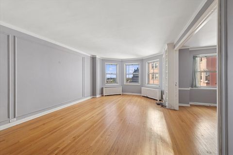 Tiny photo for 5555 N SHERIDAN Road #1504, Chicago, IL 60640 (MLS # 12507816)