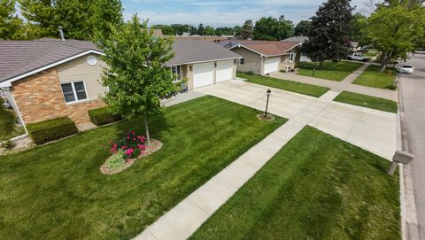 Tiny photo for 907 Illini Avenue, Pontiac, IL 61764 (MLS # 12648116)