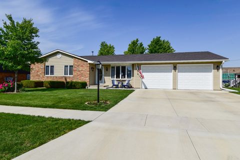Photo of 907 Illini Avenue, Pontiac, IL 61764 (MLS # 12648116)