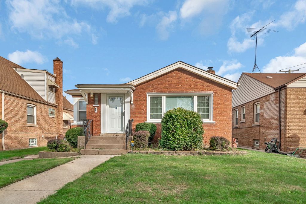 Photo for 46 E Brayton Street, Chicago, IL 60628 (MLS # 12506888)