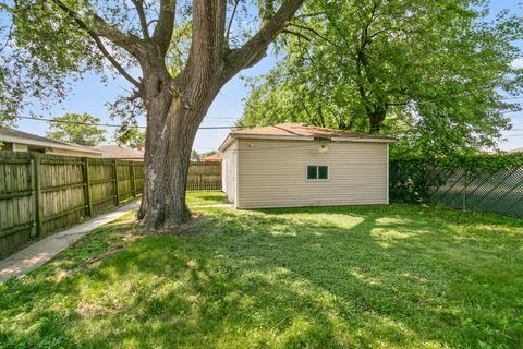 Tiny photo for 12138 S Elizabeth Street, Chicago, IL 60643 (MLS # 12541360)