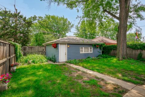 Tiny photo for 1122 N Ridgeland Avenue, Oak Park, IL 60302 (MLS # 12475147)