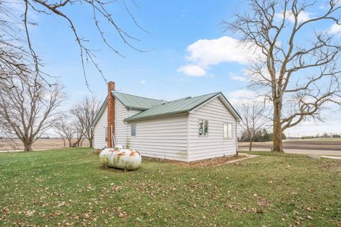 A home in Somonauk