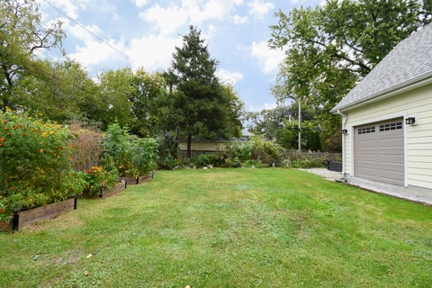 Tiny photo for 810 Belleforte Avenue, Oak Park, IL 60302 (MLS # 12783618)