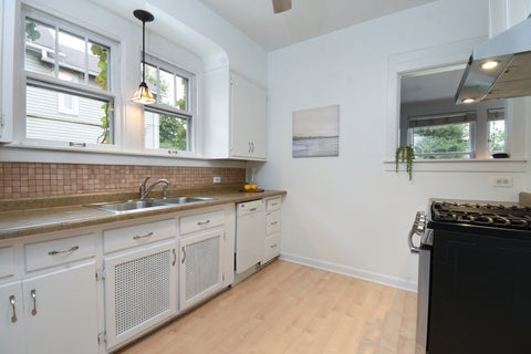 Tiny photo for 810 Belleforte Avenue, Oak Park, IL 60302 (MLS # 12783618)