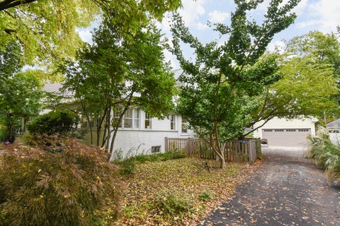 Tiny photo for 810 Belleforte Avenue, Oak Park, IL 60302 (MLS # 12783618)