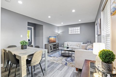 Tiny photo for 749 Manchester Avenue, Westchester, IL 60154 (MLS # 12268427)