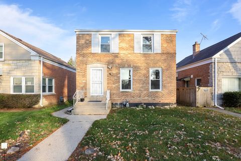 Photo of 749 Manchester Avenue, Westchester, IL 60154 (MLS # 12268427)