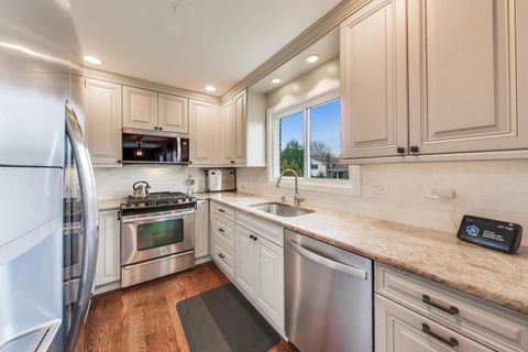 Tiny photo for 2822 N Brighton Place, Arlington Heights, IL 60004 (MLS # 12575500)