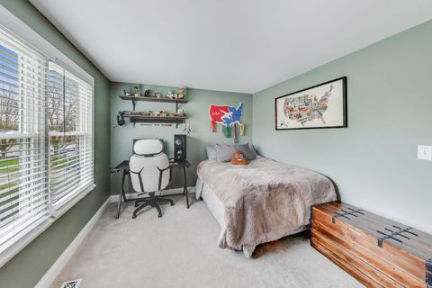 Tiny photo for 2822 N Brighton Place, Arlington Heights, IL 60004 (MLS # 12575500)