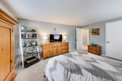 Tiny photo for 2822 N Brighton Place, Arlington Heights, IL 60004 (MLS # 12575500)