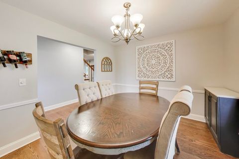 Tiny photo for 2822 N Brighton Place, Arlington Heights, IL 60004 (MLS # 12575500)