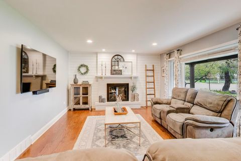 Tiny photo for 2822 N Brighton Place, Arlington Heights, IL 60004 (MLS # 12575500)