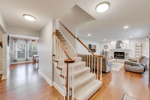 Tiny photo for 2822 N Brighton Place, Arlington Heights, IL 60004 (MLS # 12575500)