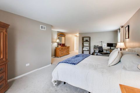 Tiny photo for 2822 N Brighton Place, Arlington Heights, IL 60004 (MLS # 12575500)