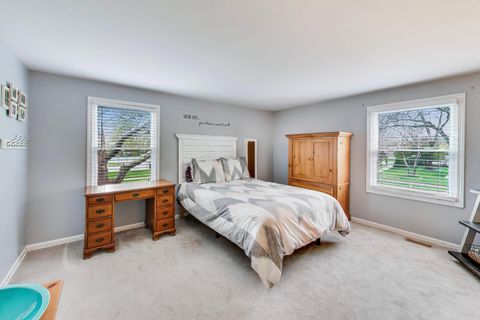 Tiny photo for 2822 N Brighton Place, Arlington Heights, IL 60004 (MLS # 12575500)