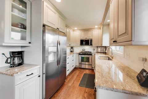 Tiny photo for 2822 N Brighton Place, Arlington Heights, IL 60004 (MLS # 12575500)