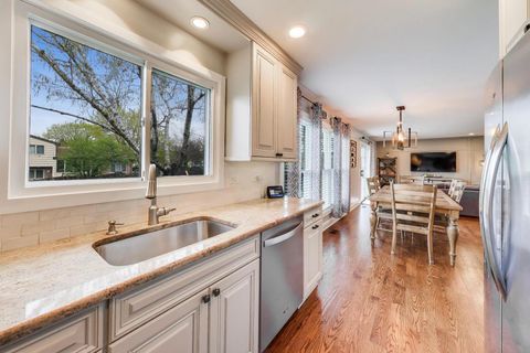 Tiny photo for 2822 N Brighton Place, Arlington Heights, IL 60004 (MLS # 12575500)