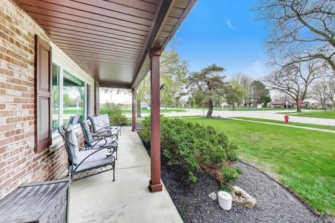 Tiny photo for 2822 N Brighton Place, Arlington Heights, IL 60004 (MLS # 12575500)