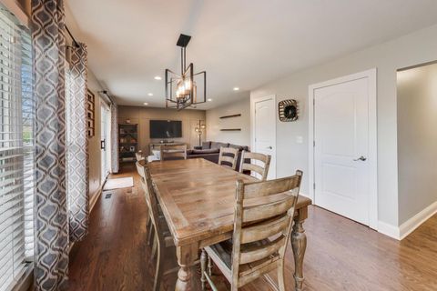 Tiny photo for 2822 N Brighton Place, Arlington Heights, IL 60004 (MLS # 12575500)