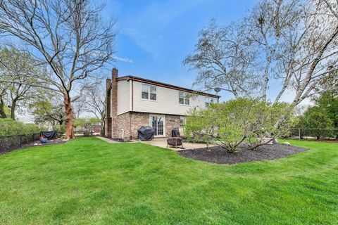 Tiny photo for 2822 N Brighton Place, Arlington Heights, IL 60004 (MLS # 12575500)