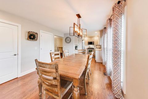 Tiny photo for 2822 N Brighton Place, Arlington Heights, IL 60004 (MLS # 12575500)