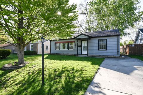127 S Hawthorne Boulevard Mundelein IL 60060