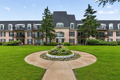 Photo of 5200 CARRIAGEWAY Drive #317, Rolling Meadows, IL 60008 (MLS # 12681806)