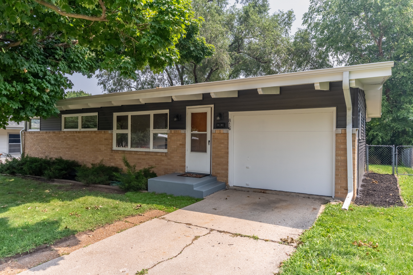 816 HAWTHORNE Avenue