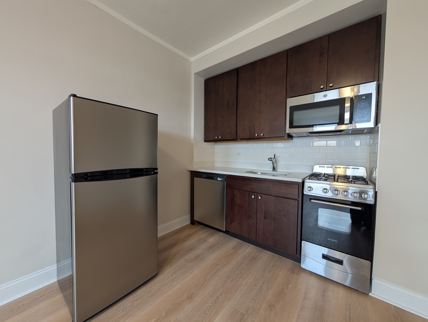 3335 W Diversey Avenue 309