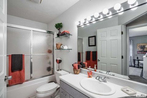 Tiny photo for 402 Majestic Oak Drive, Murphysboro, IL 62966 (MLS # QC4269333)