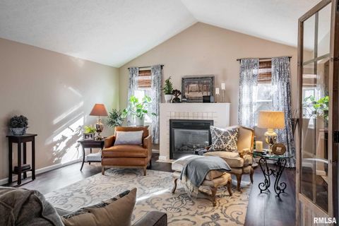 Tiny photo for 402 Majestic Oak Drive, Murphysboro, IL 62966 (MLS # QC4269333)